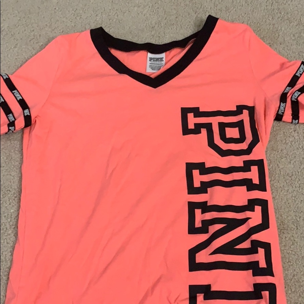 vs pink tee shirt